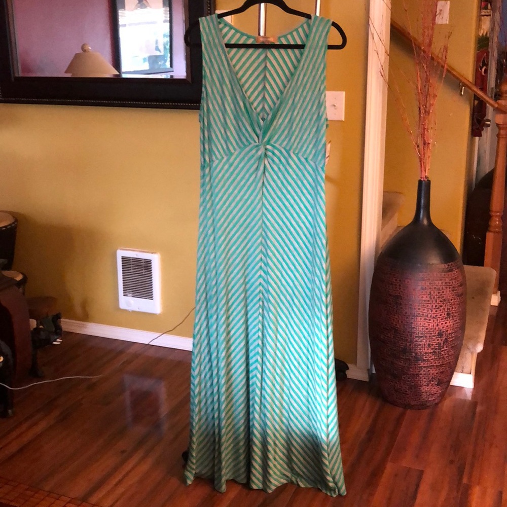 Maxi XL green and gray sleeveless stripped dress.